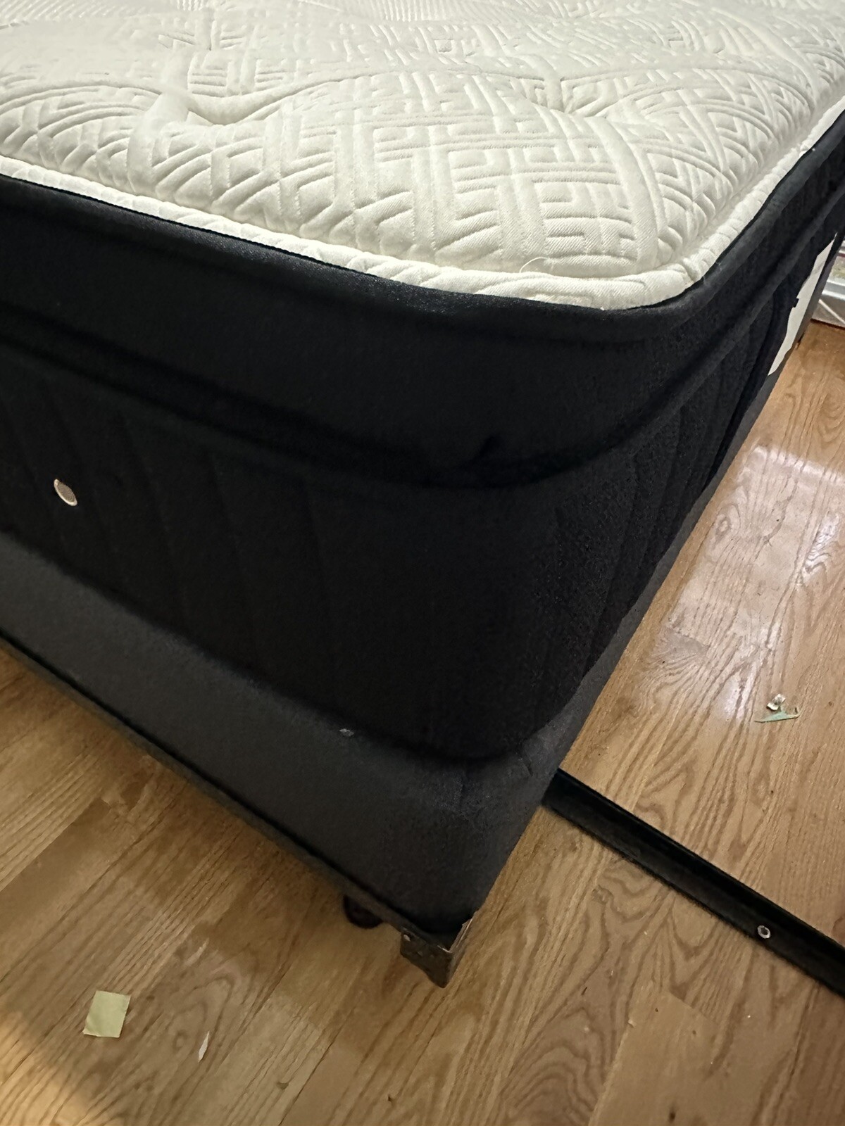 Stearns and Foster Lux Estate Cassatt Luxury Plush Pillow Top Queen + box spring
