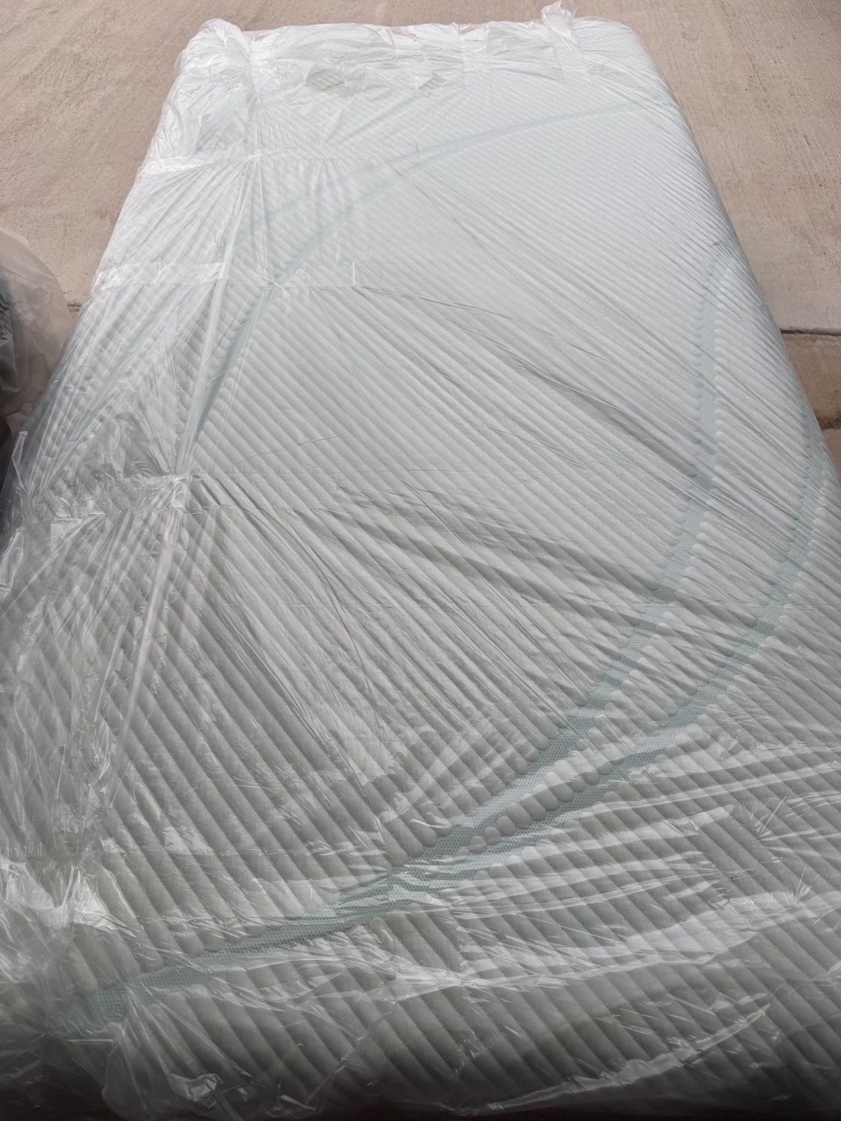 Tempur-pedic mattress Pro Adapt Medium Hybrid Twin ex-display.