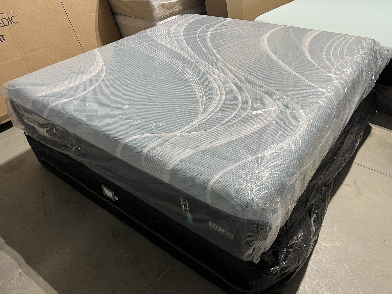 New TempurPedic LuxeAdapt 2.0 Medium Hybrid Queen Mattress Only $4299 Free Ship
