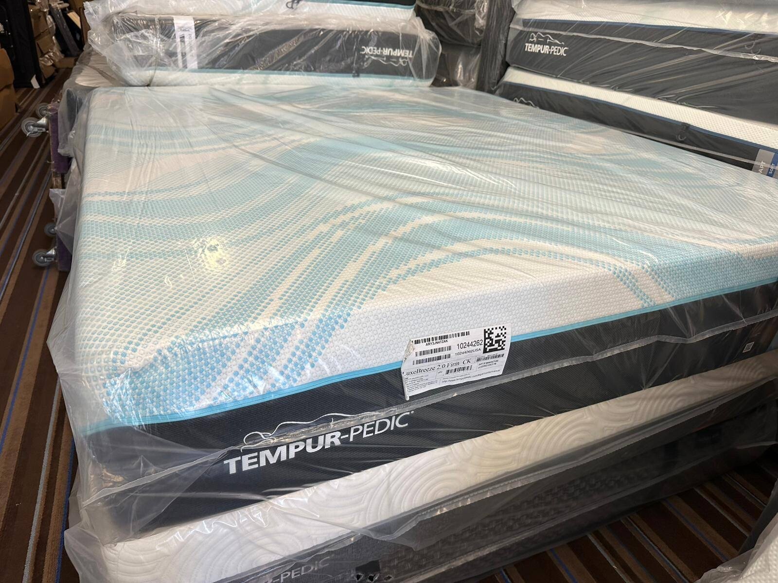 TempurPedic KING 2.0 LUXE BREEZE HYBRID MATTRESS 10 DEGREE NEW CLEARANCE FAST