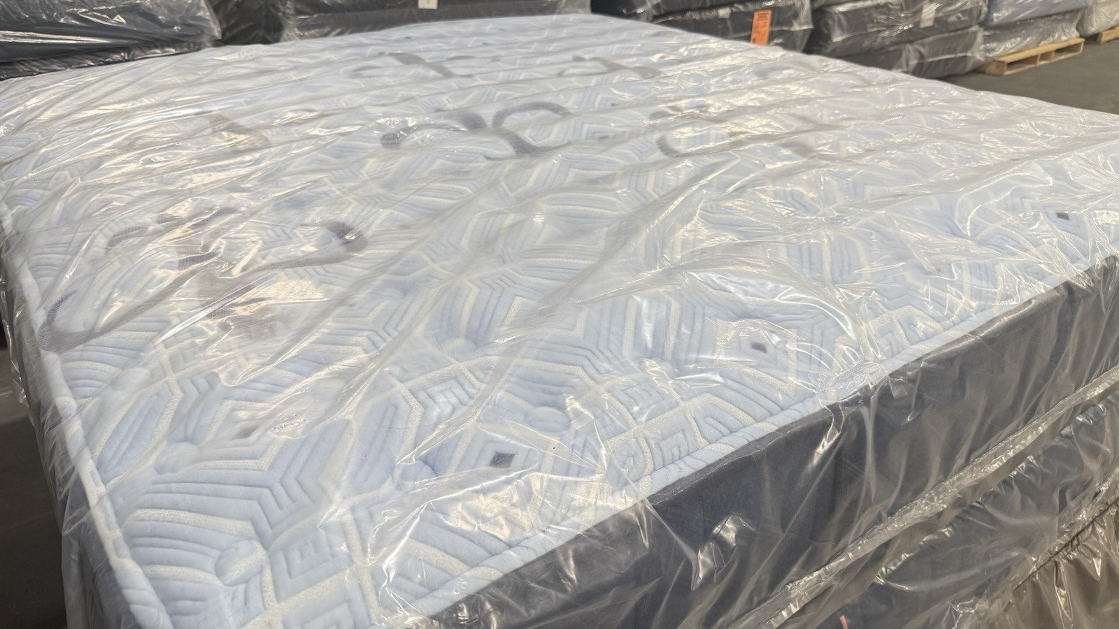 King Stearns & Foster Estate Firm Mattress MSRP $3299