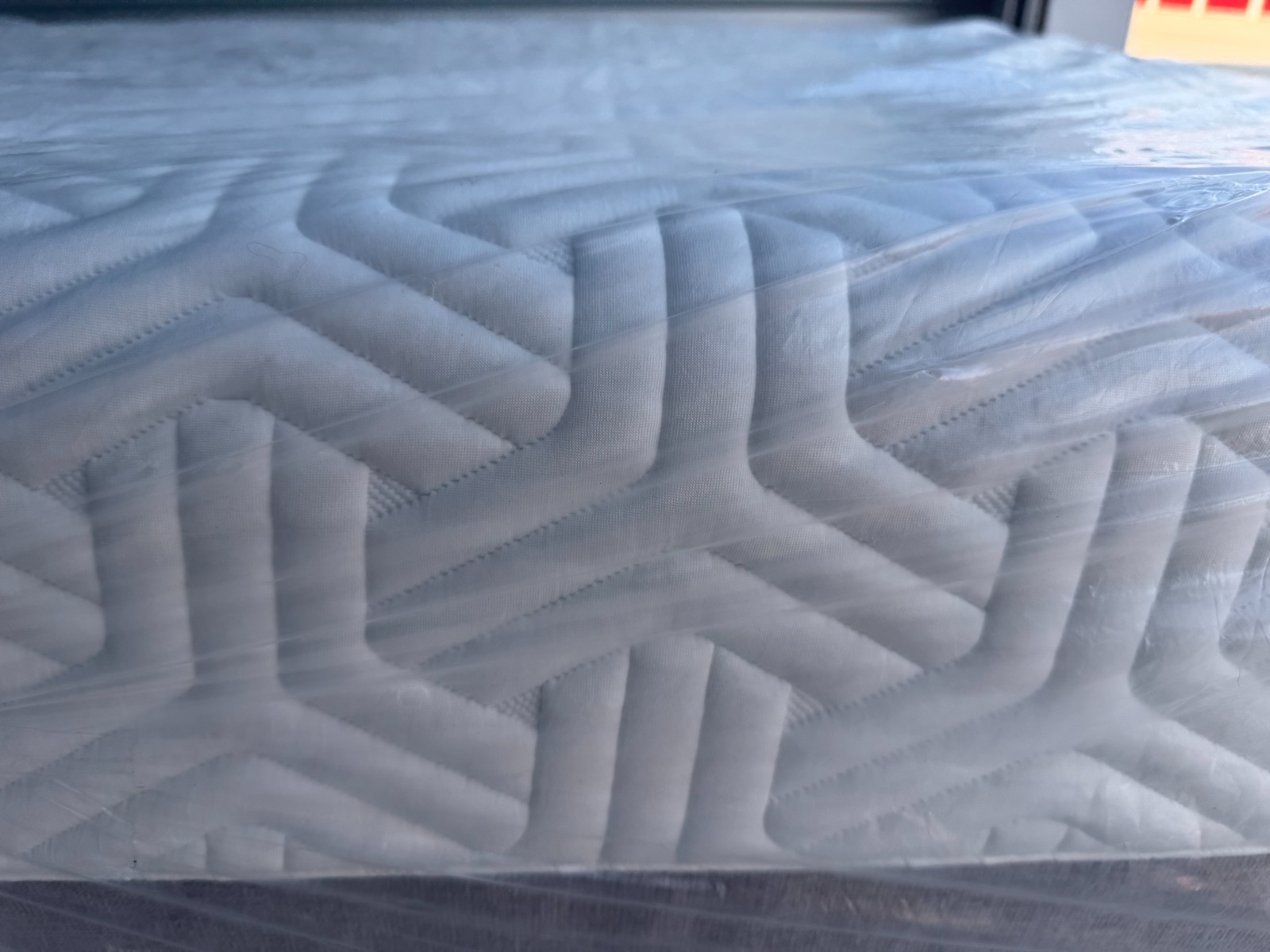 Tempur-pedic mattress Tempur-Flex Prima Hybrid Twin XL/ Split King ex-display.