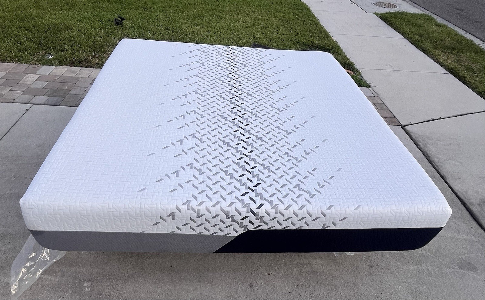 Nectar Luxe King Memory Foam Mattress Medium Firm Cooling White/Blue