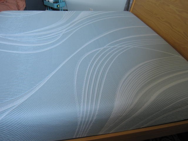 TempurPedic ProAdapt 2.0 Medium Hybrid KING mattress, excellent used condition
