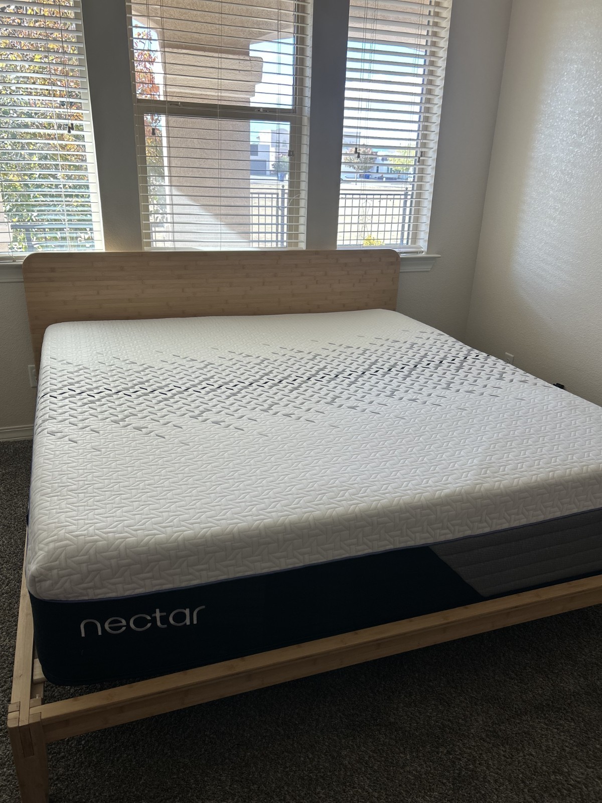 Nectar King Size Luxe Memory Foam Mattress Medium Firm Breathable White/Blue