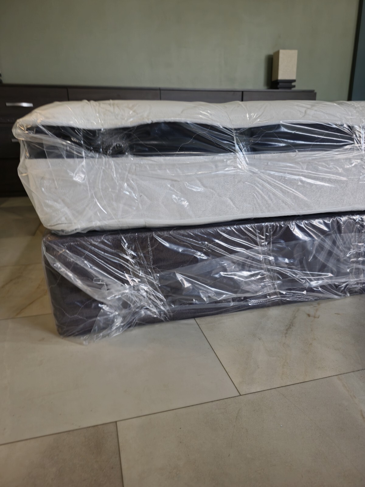 Brand New Queen-Size 11.5″ Hybrid Eurotop Mattress! Free Same-Day Delivery!