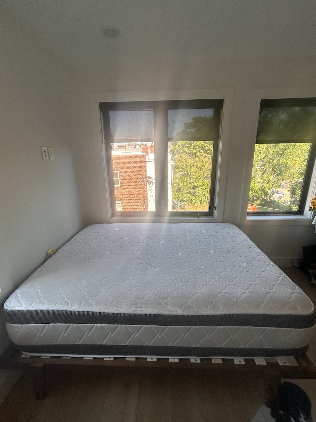 Queen Mattress Medium Soft Quilted Fabric Cover White/Gray NO STAINS 14 Inch