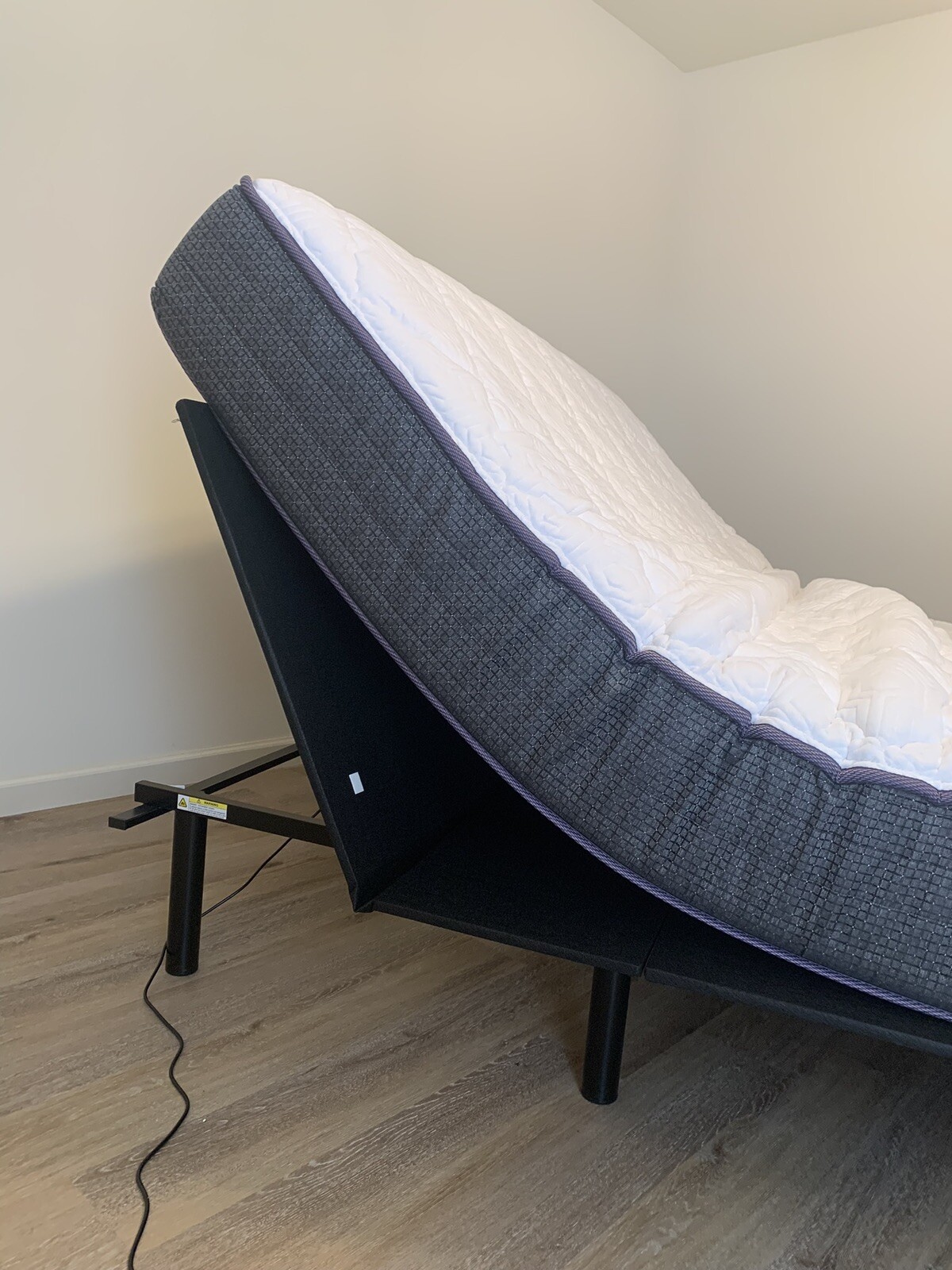 KING SIZE MATTRESS W/ ADJUSTABLE BASE