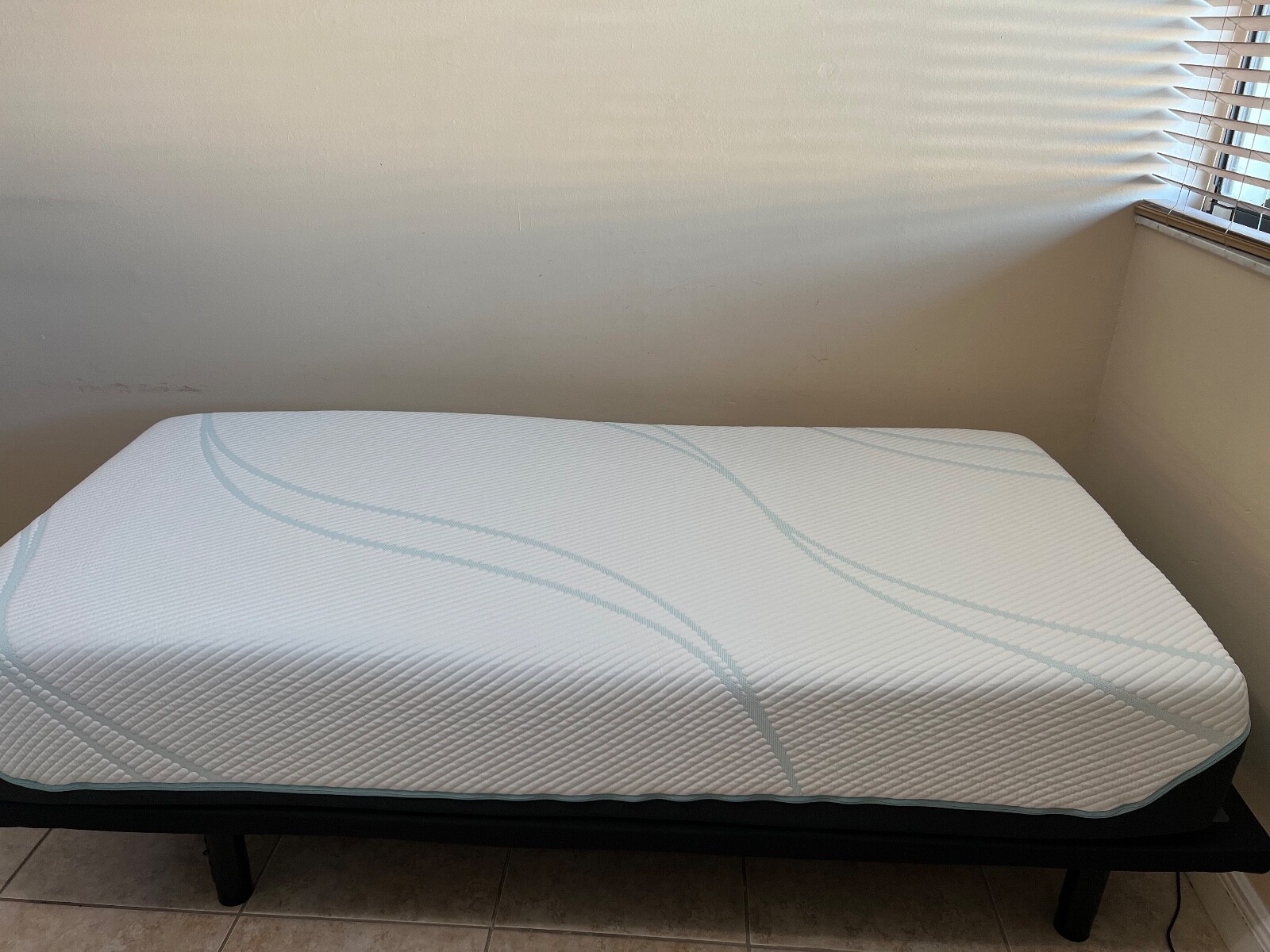 Tempur-Pedic ProAdapt 12″ Medium Mattress Twin XL with Electric Adjustable Base