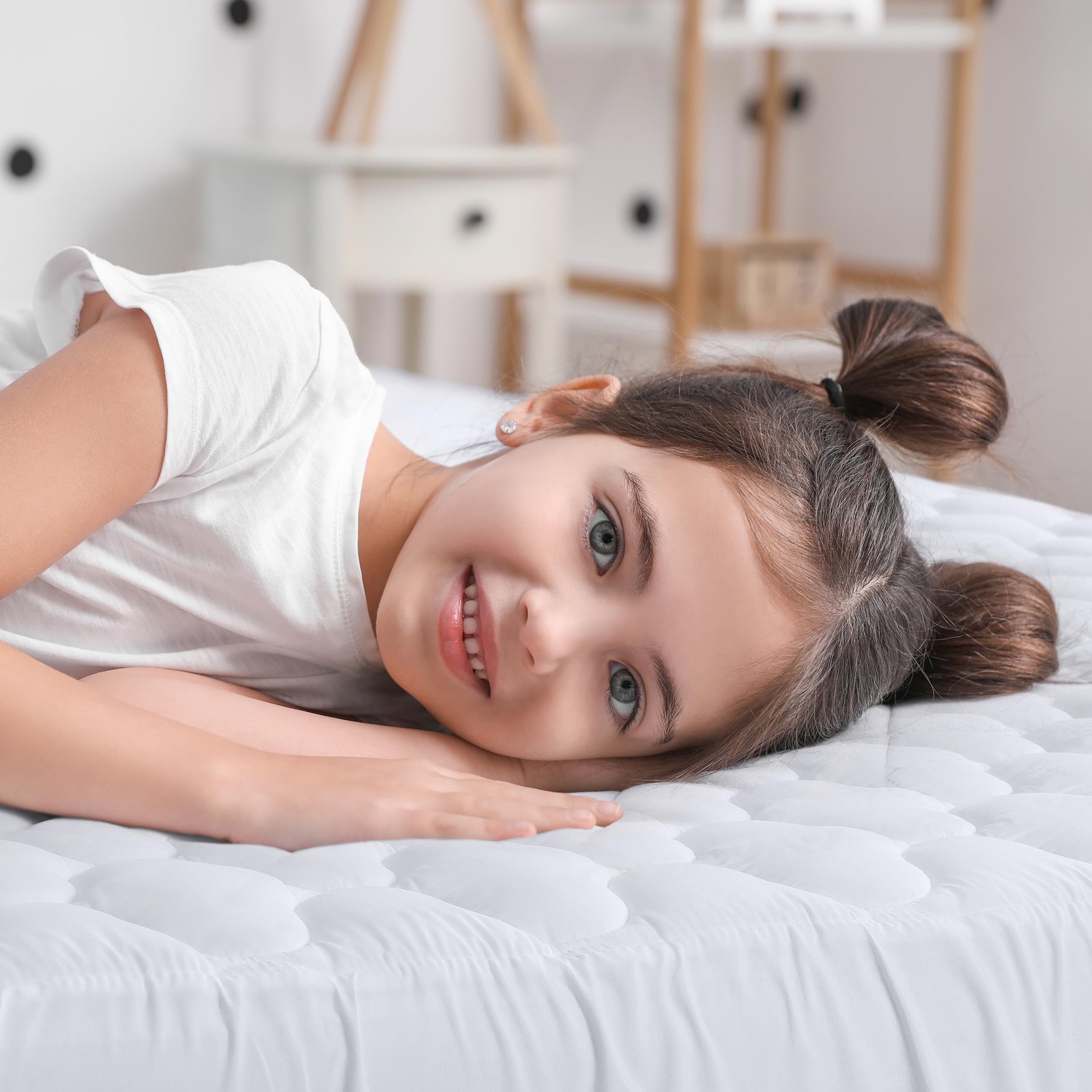 Utopia Bedding Waterproof Mattress Protector, Queen (Pack of 1), White