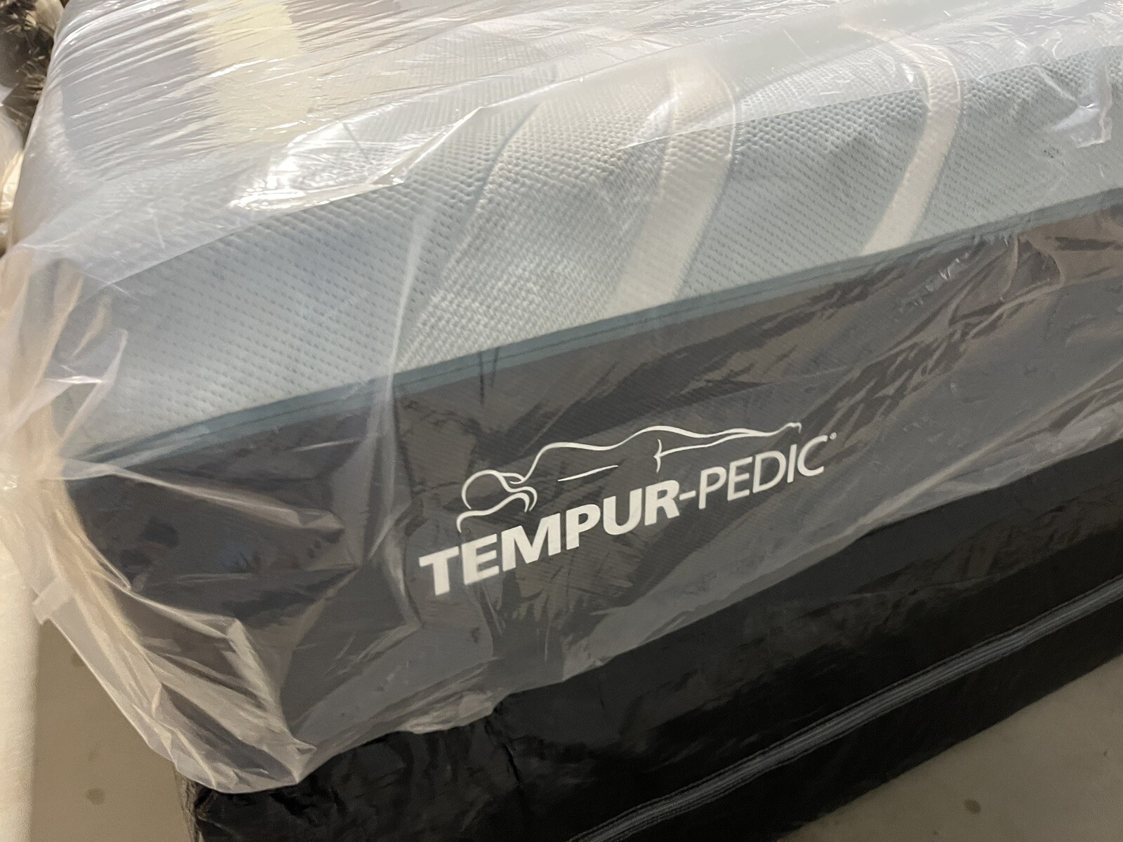 New TempurPedic LuxeAdapt 2.0 Medium Hybrid Queen Mattress Only $4299 Free Ship