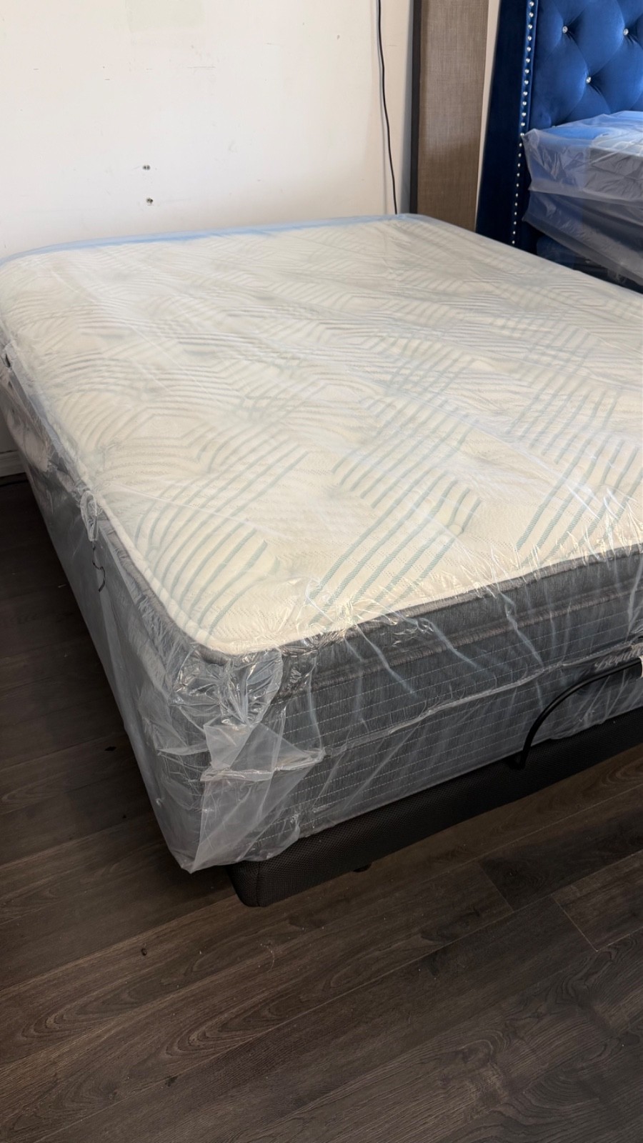 Simmons Beautyrest PressureSmart Lux pillow top Firm Queen size, FREE BOX SPRING