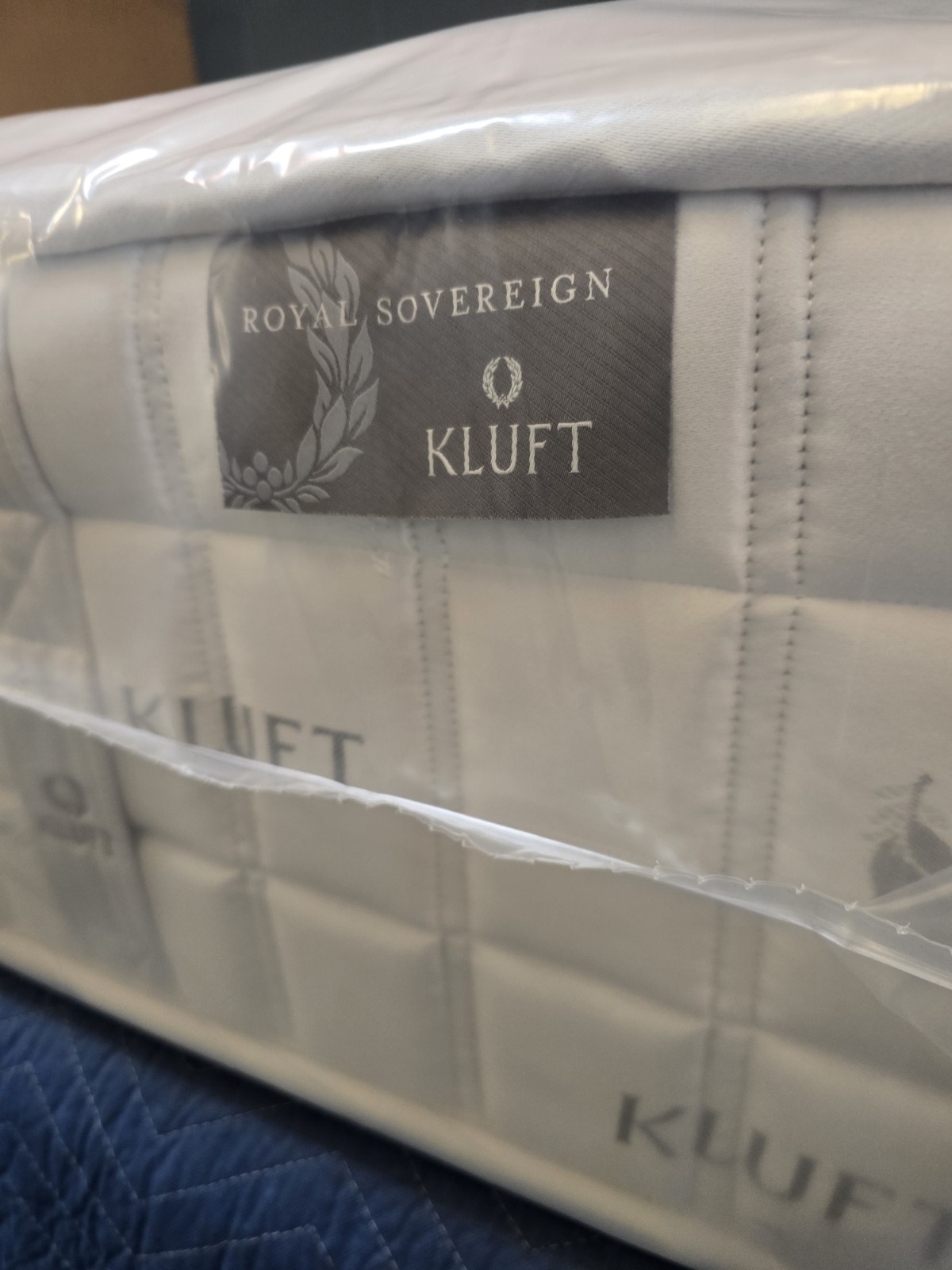 Kluft Royal Sovereign Duke Firm Queen Size
