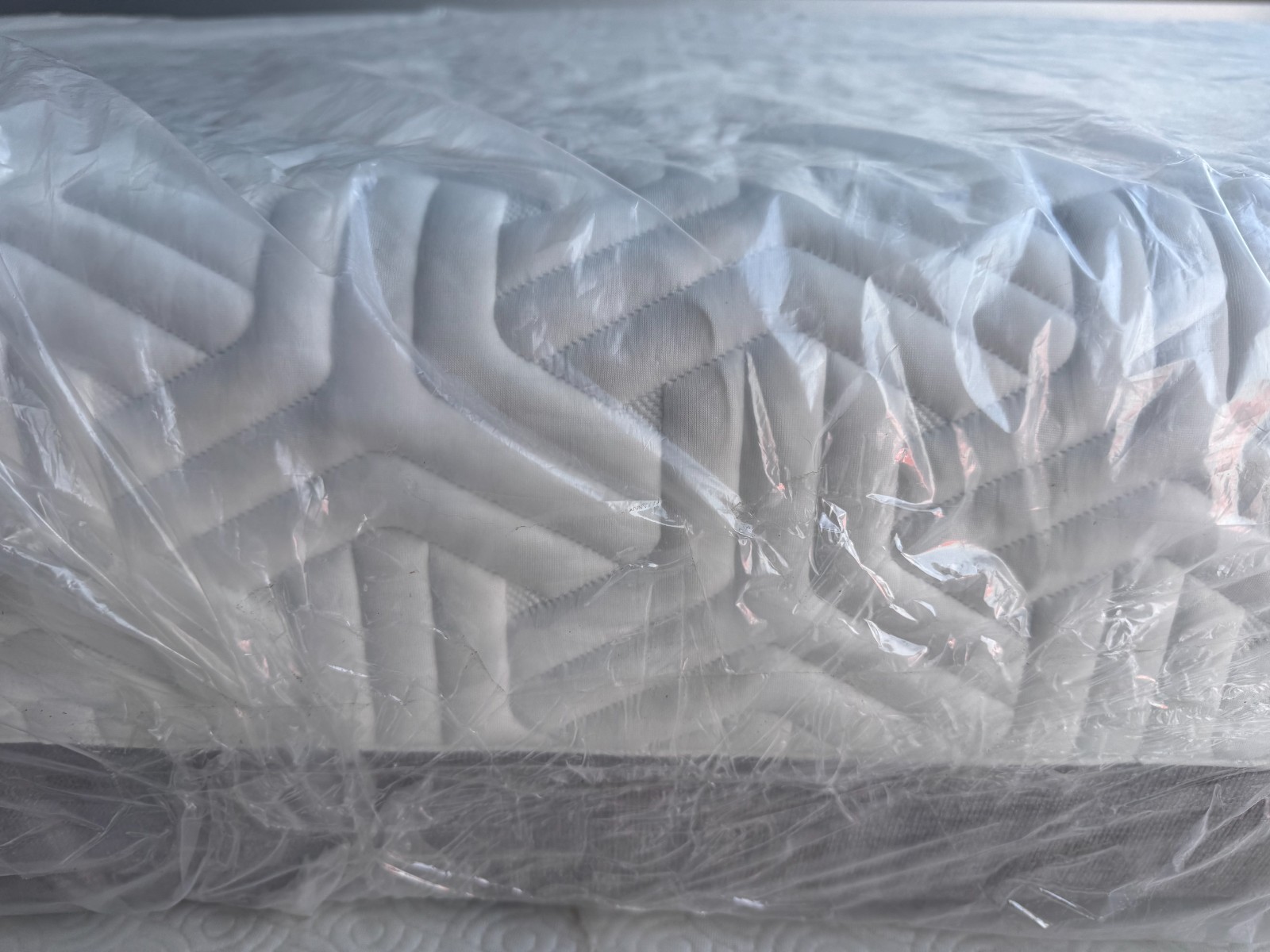Tempur-pedic mattress Tempur-Flex Prima Hybrid Twin XL/ Split King ex-display.