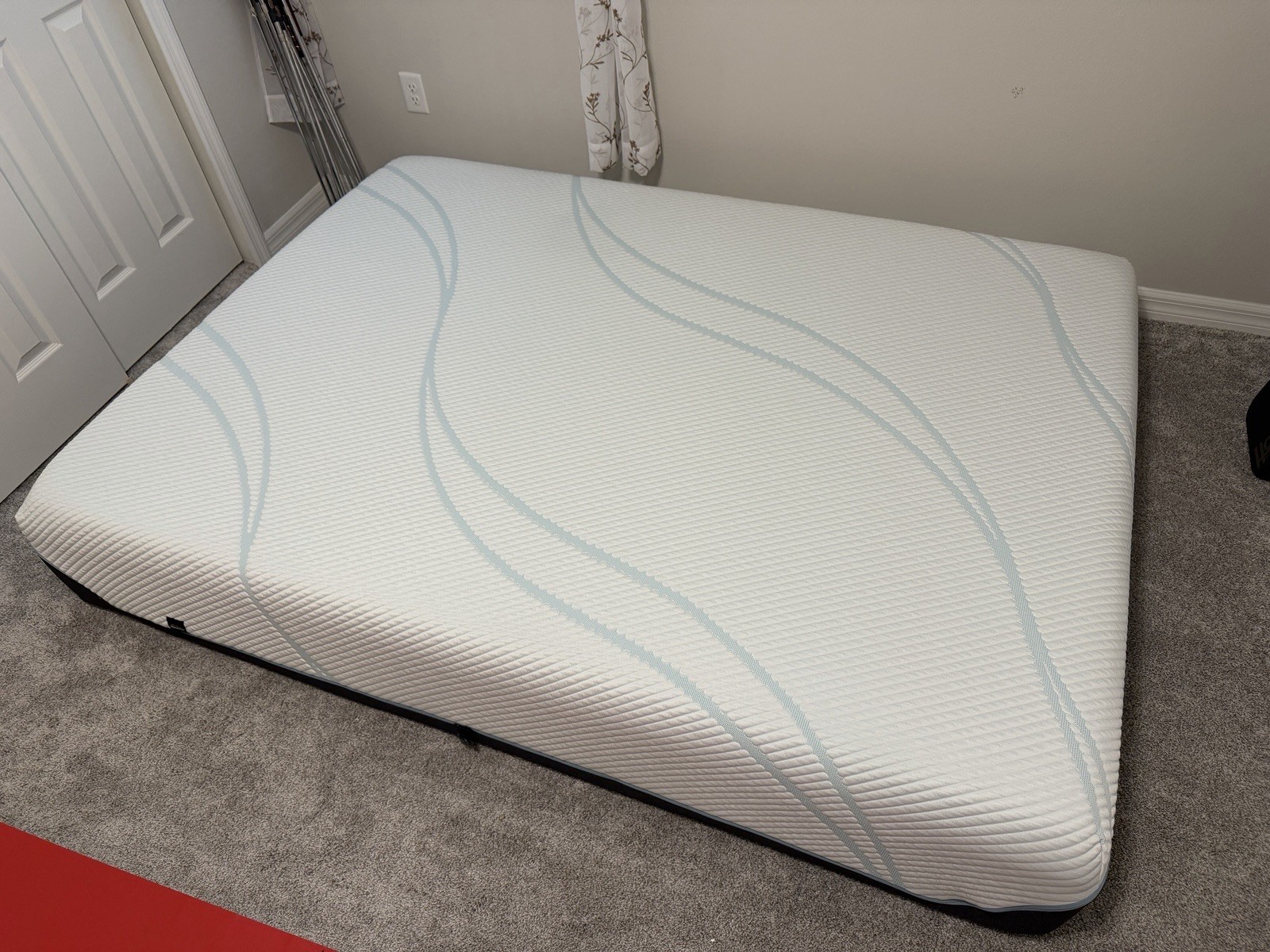 Tempur-Pedic PRO Adapt Medium Hybrid Queen Mattress – ZERO WEAR SHOWING