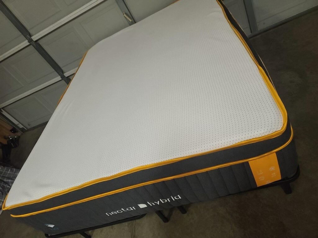 Nectar Premier Copper Hybrid King Size Mattress – Medium – Excellent Condition!