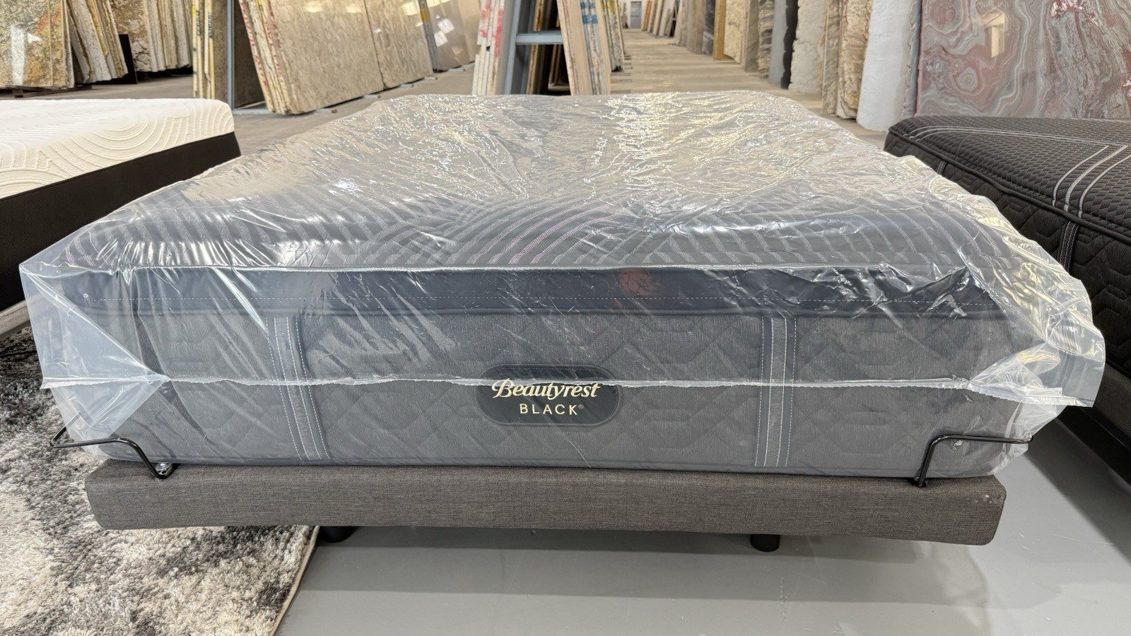 Queen Simmons Beautyrest Black Series 2 Plush Pillow top Retail $3199