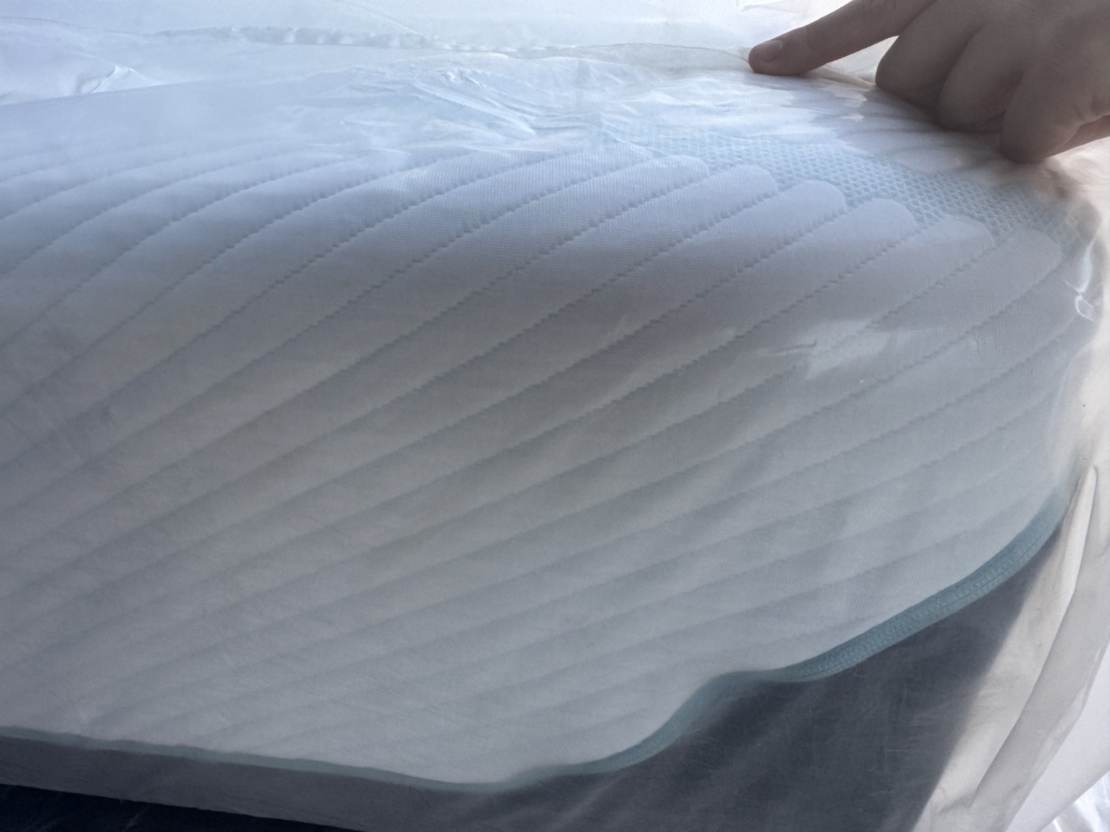 Tempur-pedic mattress Pro Adapt Medium Contour Tech Twin XL/Split CK ex-display.