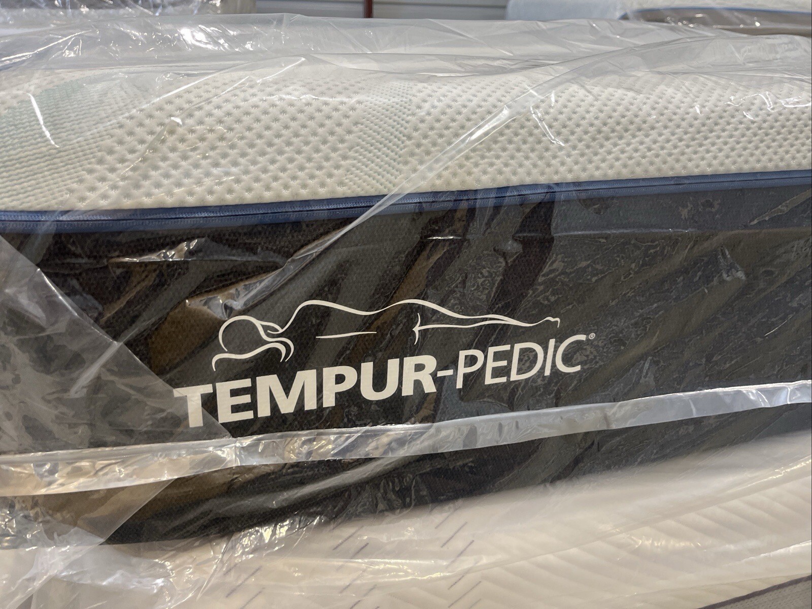 Tempurpedic LuxeAdapt Luxe Adapt Soft KING Mattress $4999 (Free Shipping)