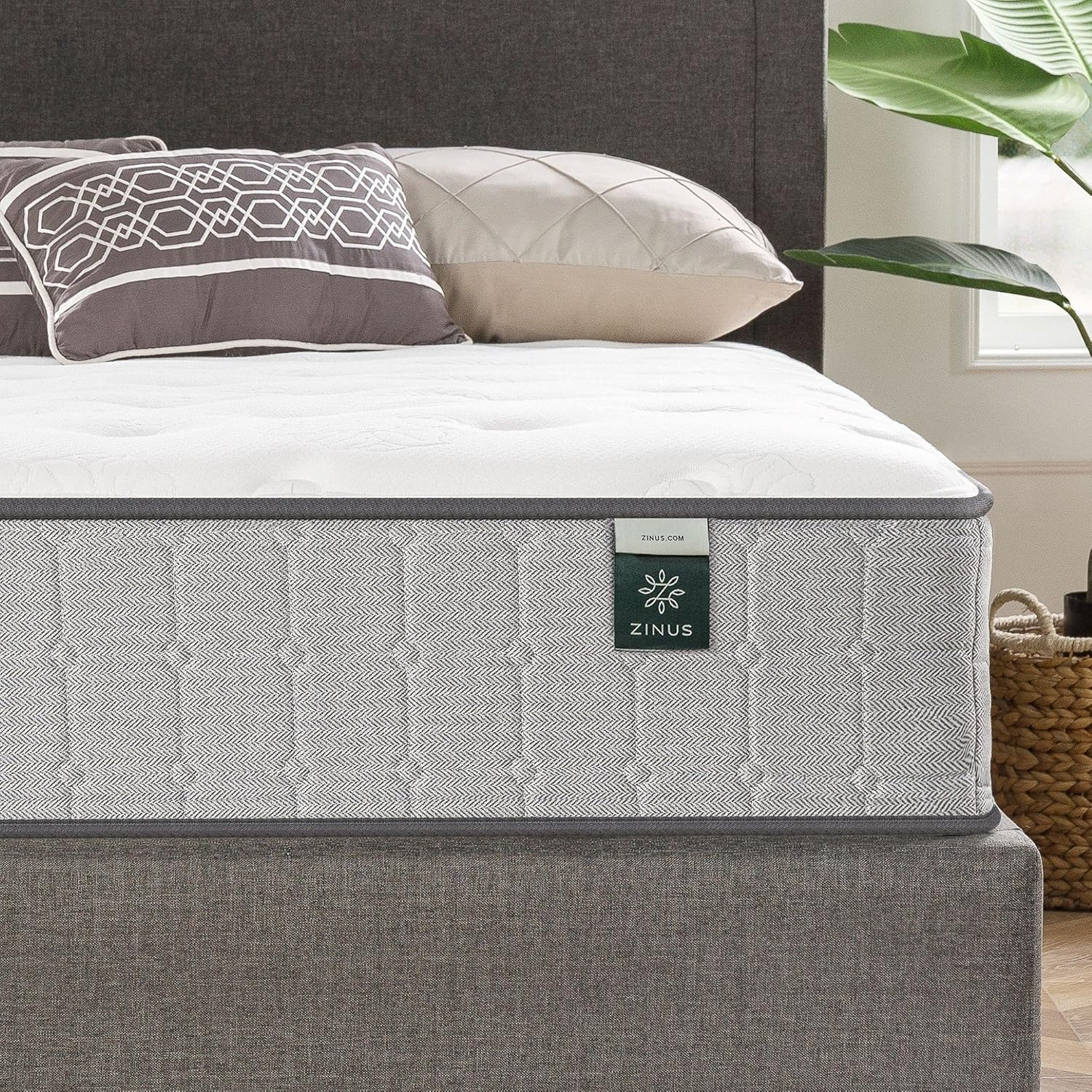 Zinus 10 Inch Comfort Support Cooling Gel Hybrid Mattress, Full, Tight Top Inner