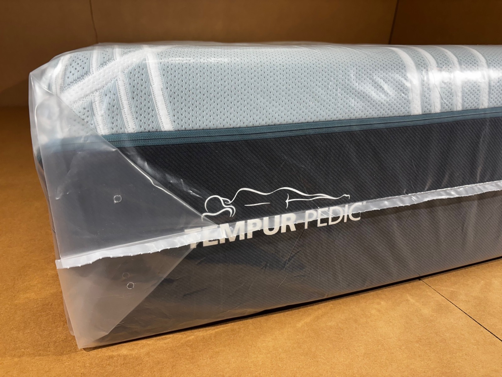 Tempurpedic LuxeAdapt Firm 2.0 Twin XL Mattress Luxe Adapt MSRP $4199