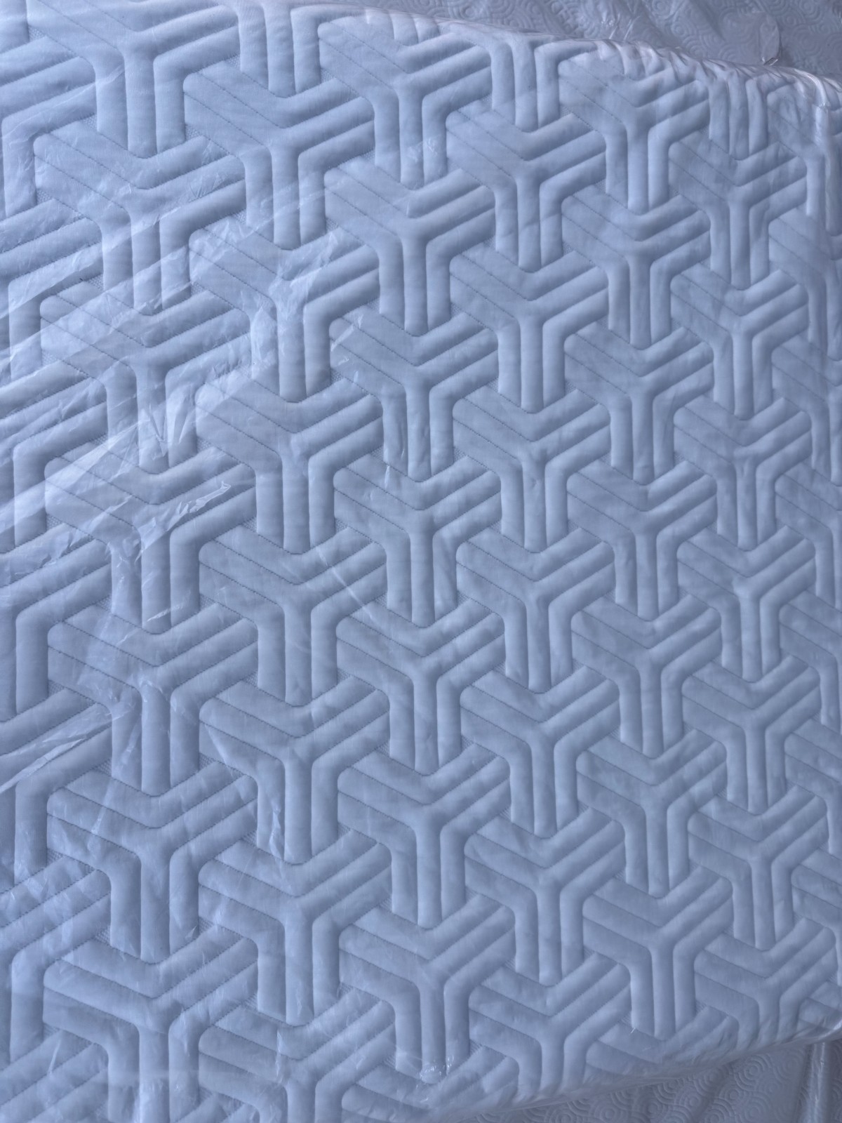 Tempur-pedic mattress Tempur-Flex Prima Hybrid Twin XL/ Split King ex-display.