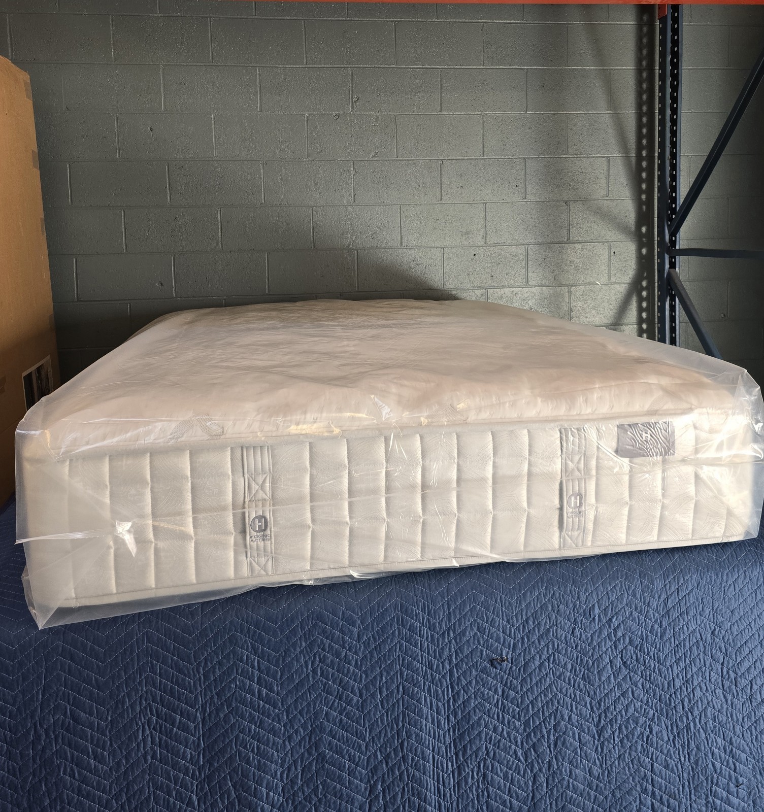 Hotel Collection Aireloom Vitagenic CopperTech Silver ll 13.5″ Luxury Firm Queen