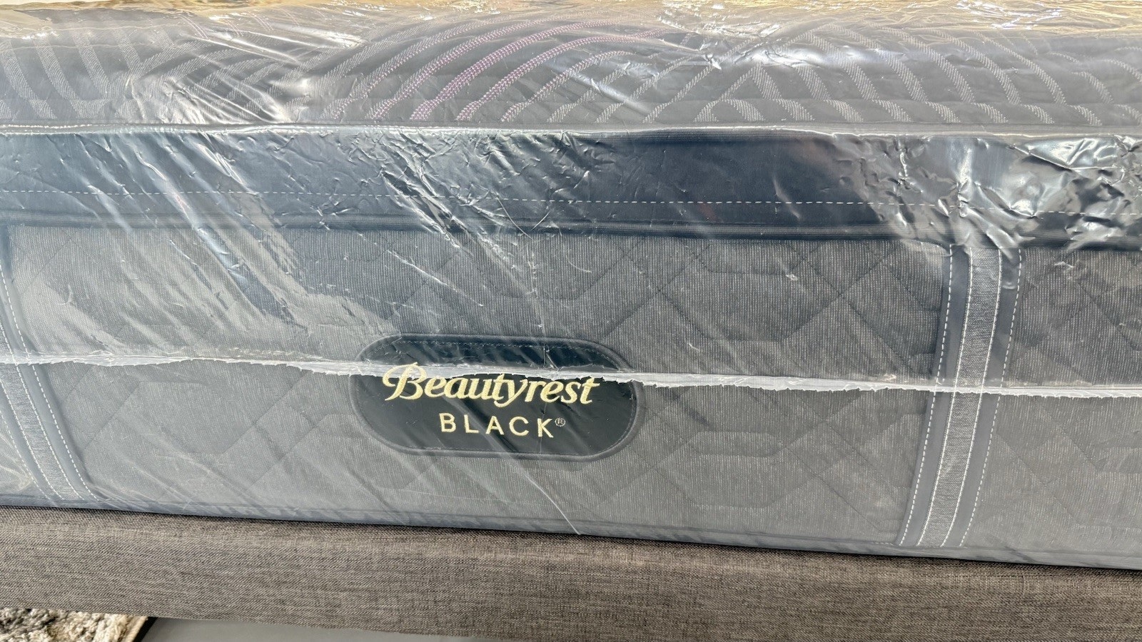 Queen Simmons Beautyrest Black Series 2 Plush Pillow top Retail $3199