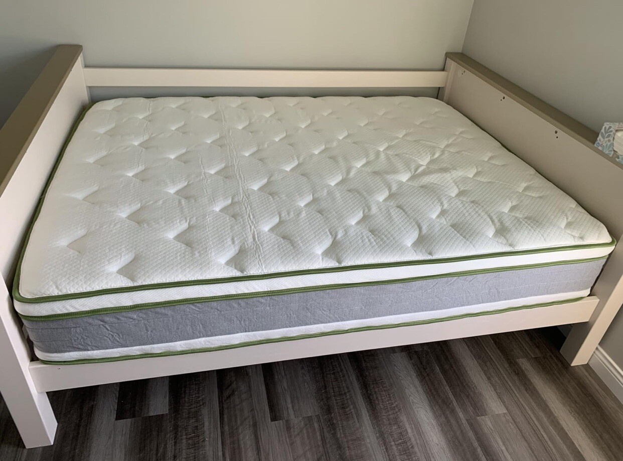 Novilla 12″ Mattress Queen Hypoallergenic Cooling Hybrid Memory Foam Durable