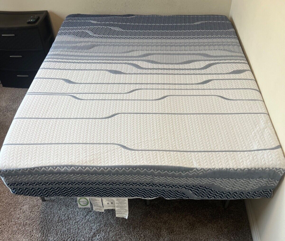 3in1 10inch Queen Gel Lux Hybird Mattress/Elevated Bed frame/Memory foam topper