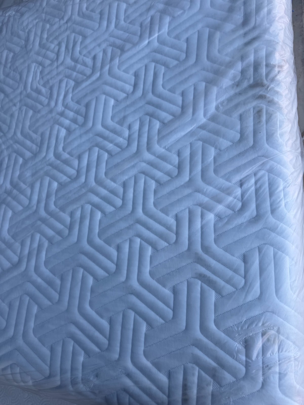 Tempur-pedic mattress Tempur-Flex Prima Hybrid Twin XL/ Split King ex-display.