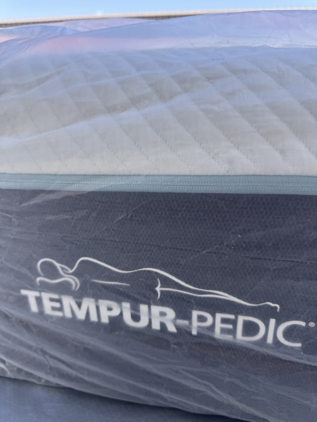Tempur-pedic mattress Pro Adapt Medium HybridTwin XL 84″ ex-display.