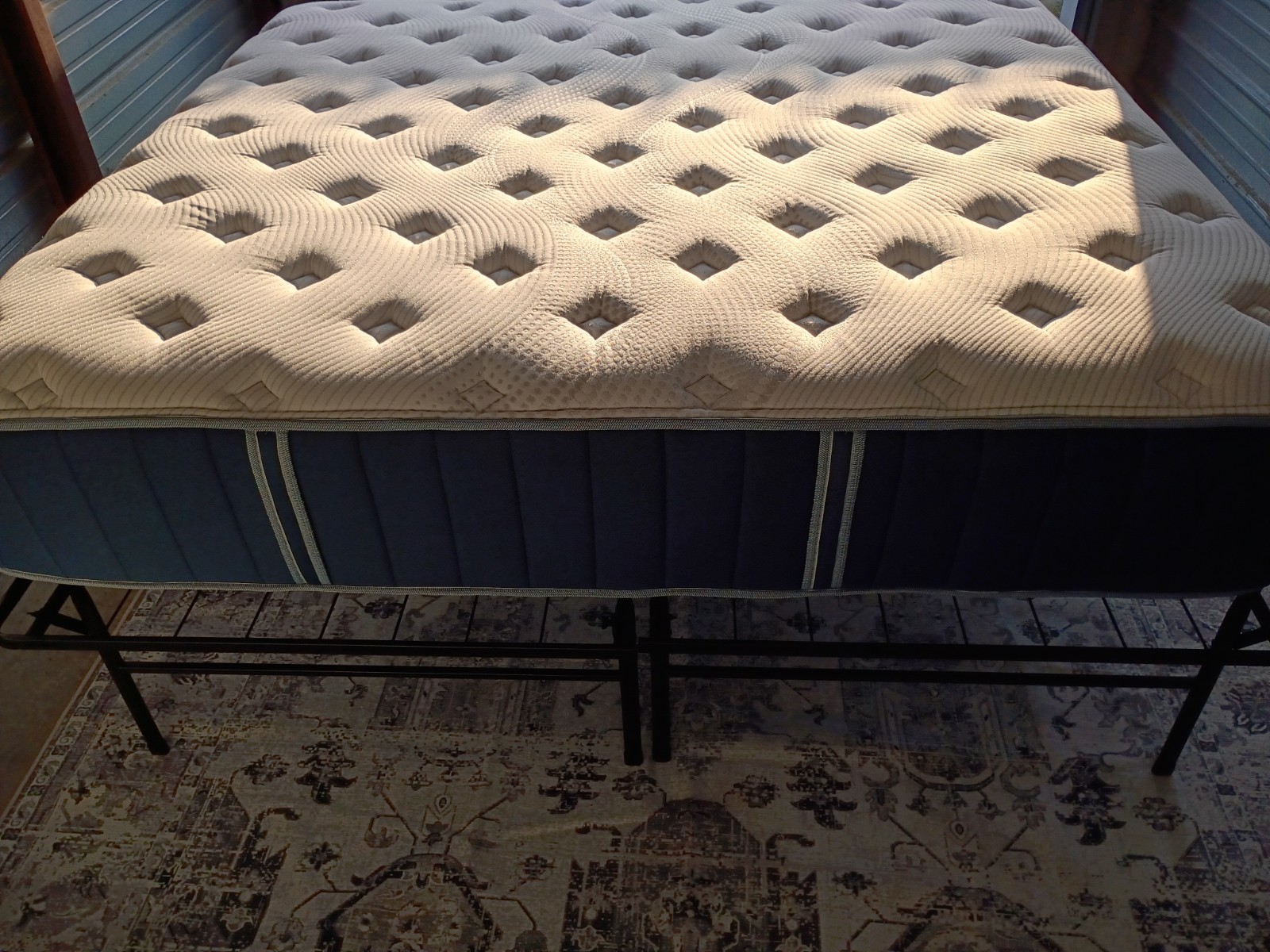 Bear Elite Hybrid King Mattress Medium Firm Cooling Technology Blue/White