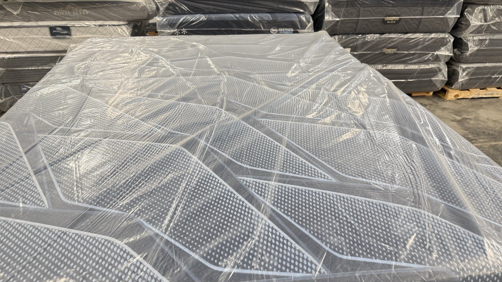 Serta iSeries 2.0 Hybrid 3000 13.5″ Plush Mattress