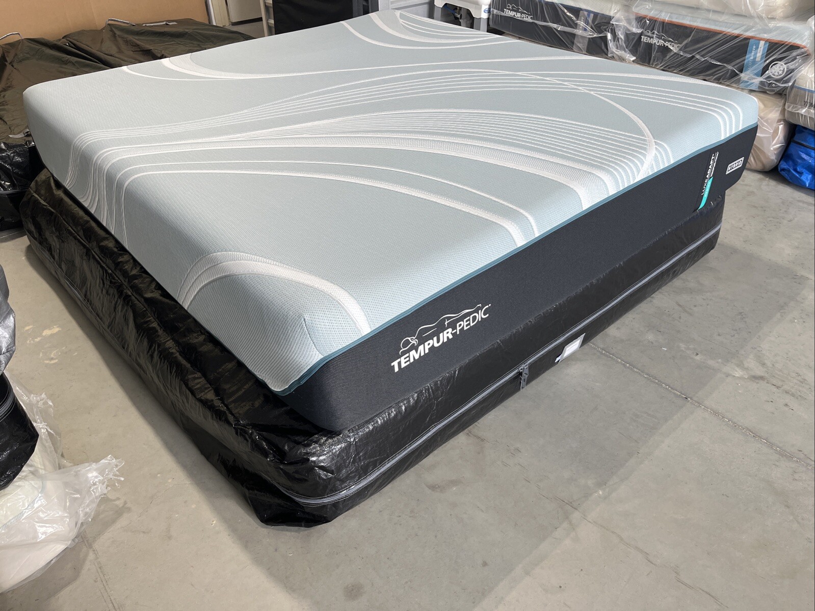 New TempurPedic LuxeAdapt 2.0 Medium Hybrid Queen Mattress Only $4299 Free Ship