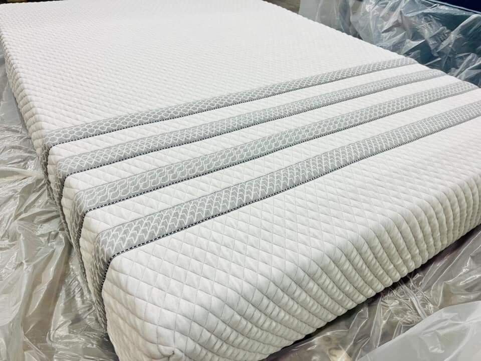 Leesa Sapira Hybrid Queen Mattress – MSRP $1699