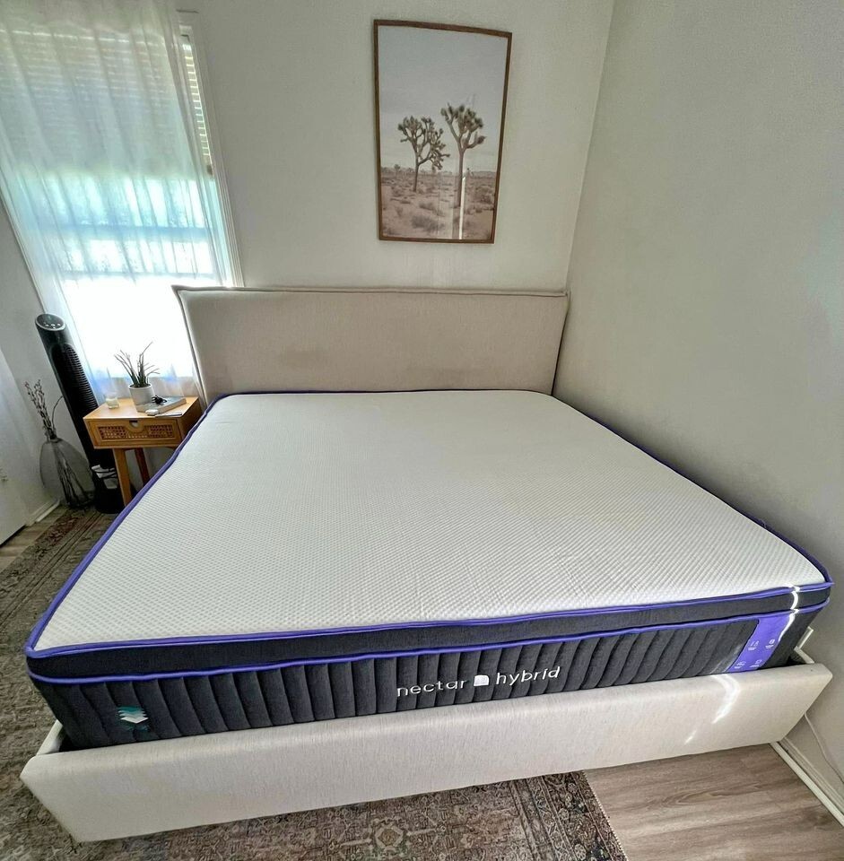 Nectar Premier Hybrid King Size Mattress – 13″ Height – Amazing Condition!