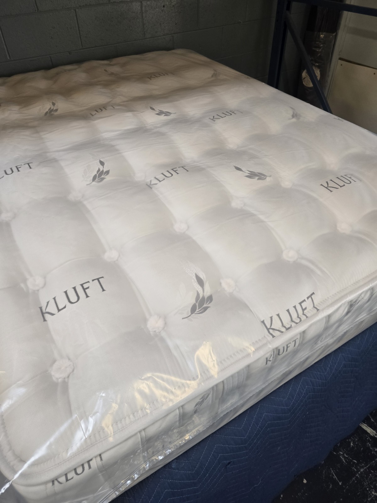 Kluft Royal Sovereign Duke Firm Queen Size