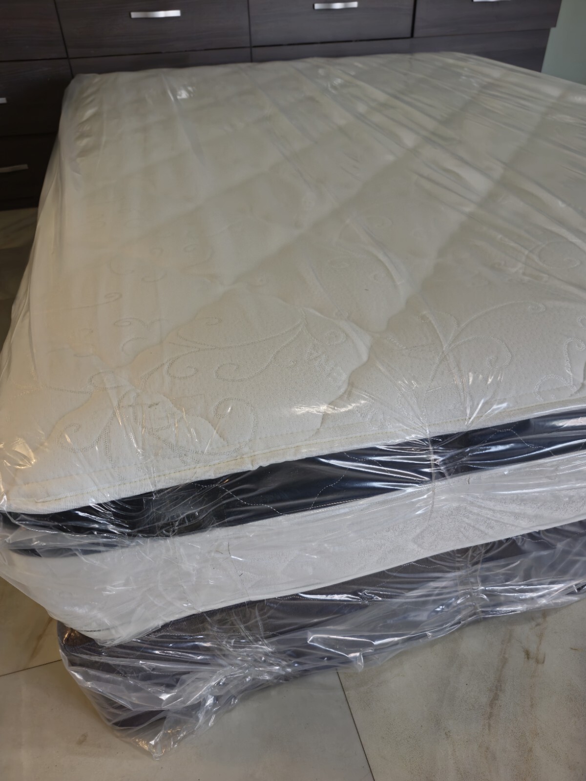 Brand New Queen-Size 11.5″ Hybrid Eurotop Mattress! Free Same-Day Delivery!