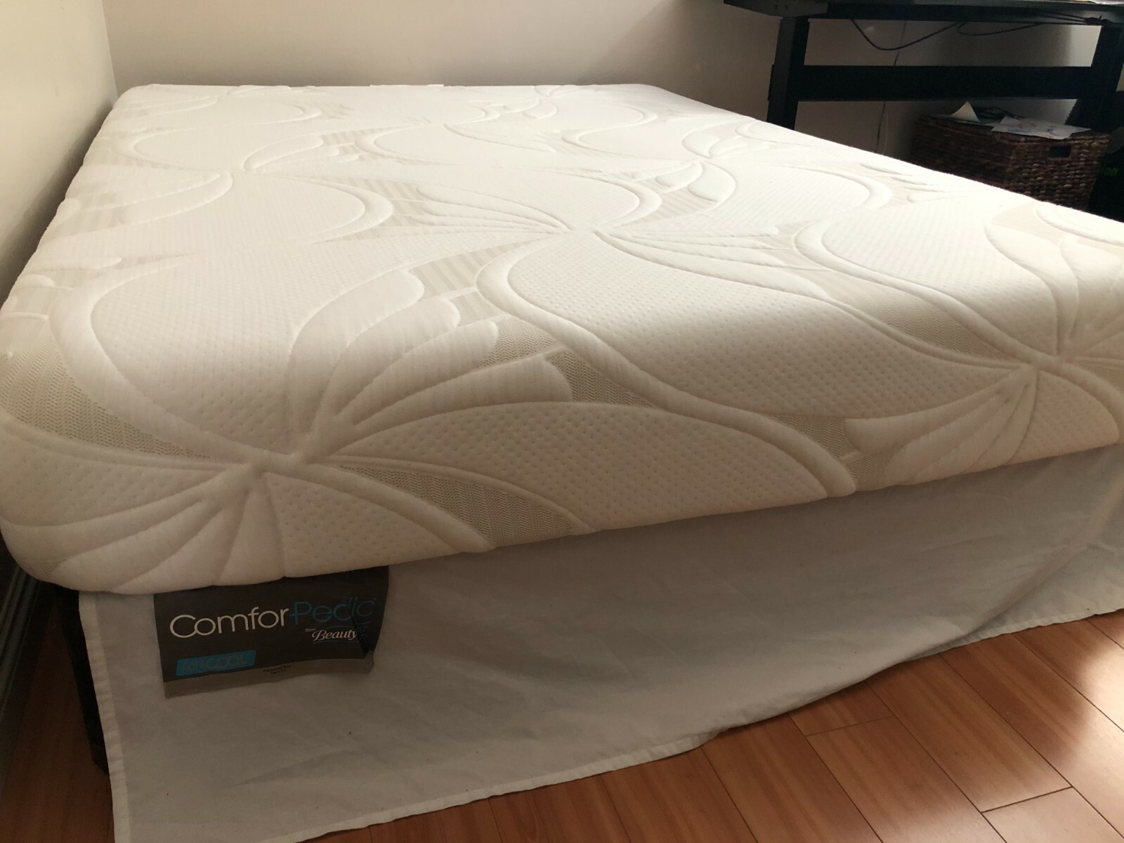 BeautyRest-queen-78/60 inches-Memory foam-excellent-Box Included 