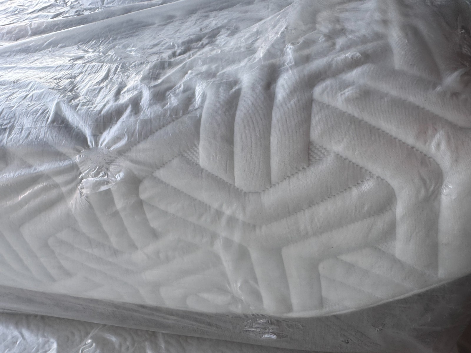 Tempur-pedic mattress Tempur-Flex Prima Hybrid Twin XL/ Split King ex-display.