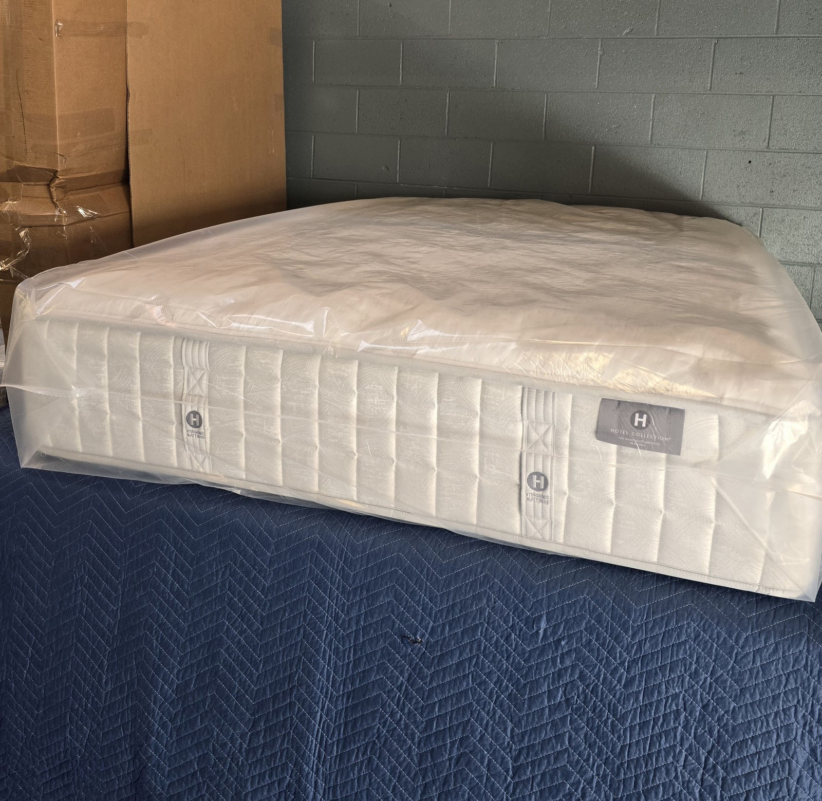 Hotel Collection Aireloom Vitagenic CopperTech Silver ll 13.5″ Luxury Firm Queen