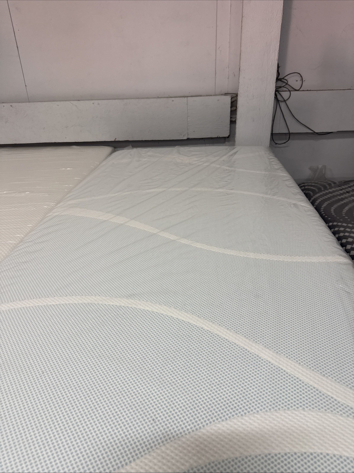 TEMPURPEDIC PRO BREEZE MEDIUM Twin XL MATTRESS-NEW-FREE SHIPPING