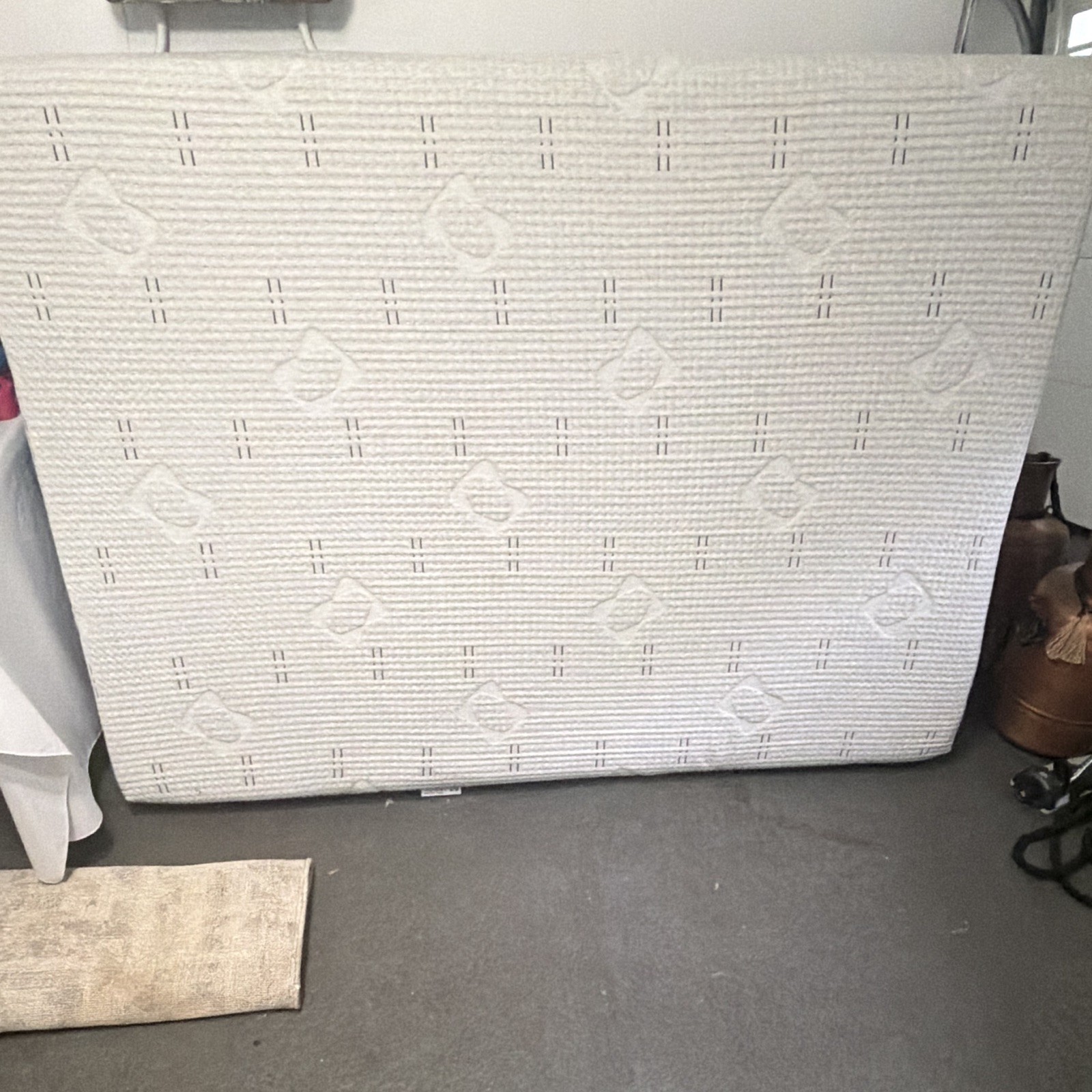 Sealy Sleepy’s Full Memory Foam Mattress Soft Firmness White- (Used Once)