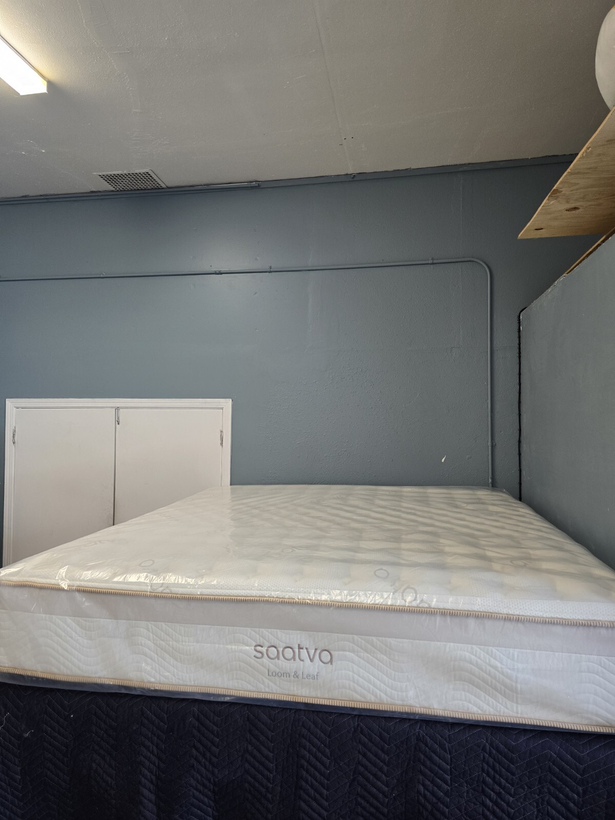 Saatva Loom&Leaf Cal-KING SIZE FIRM