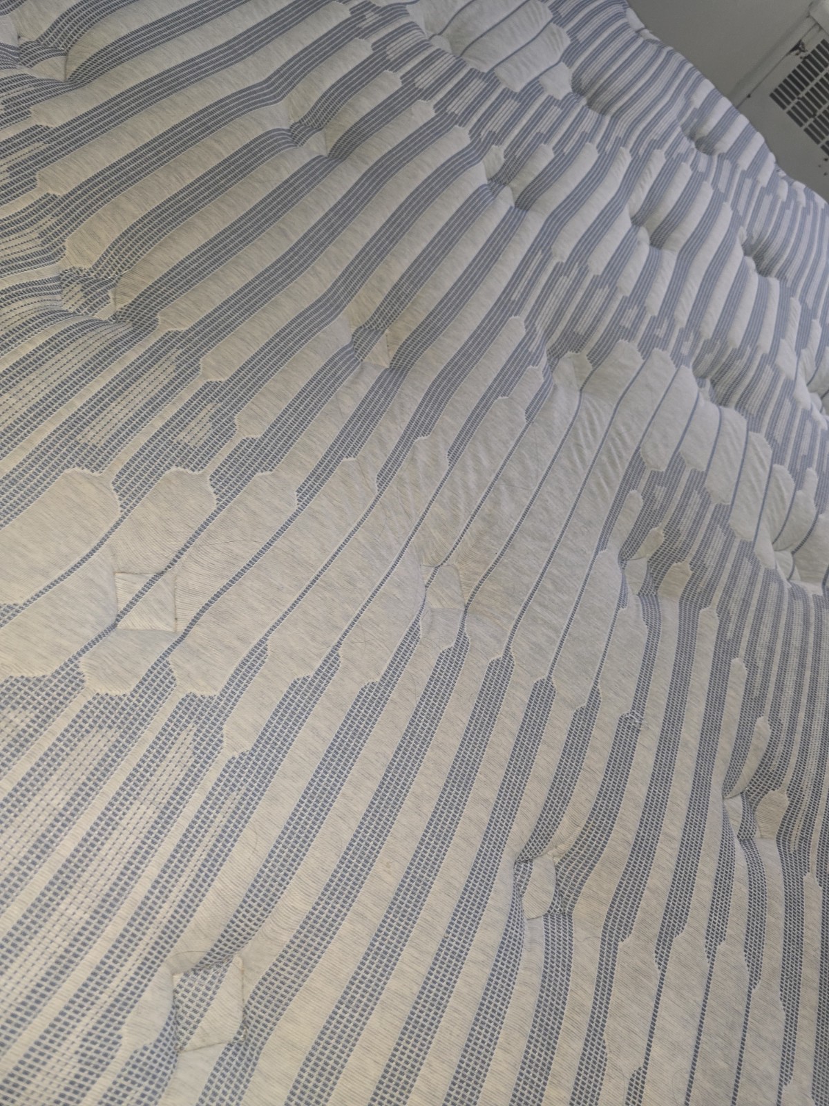 Kevin Charles By Sealy Signature 13″ Medium Tight Top Mattress