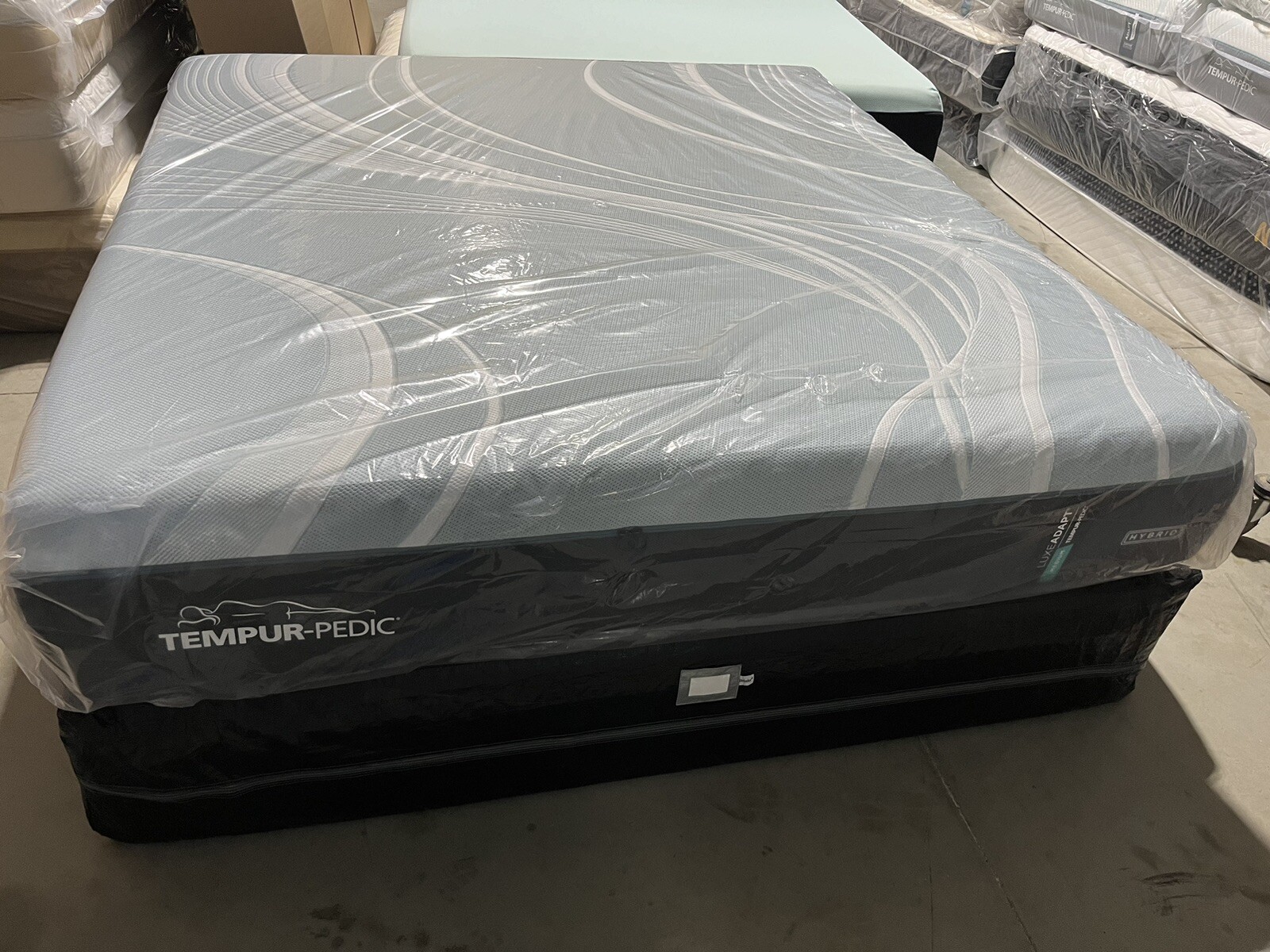 New TempurPedic LuxeAdapt 2.0 Medium Hybrid Queen Mattress Only $4299 Free Ship