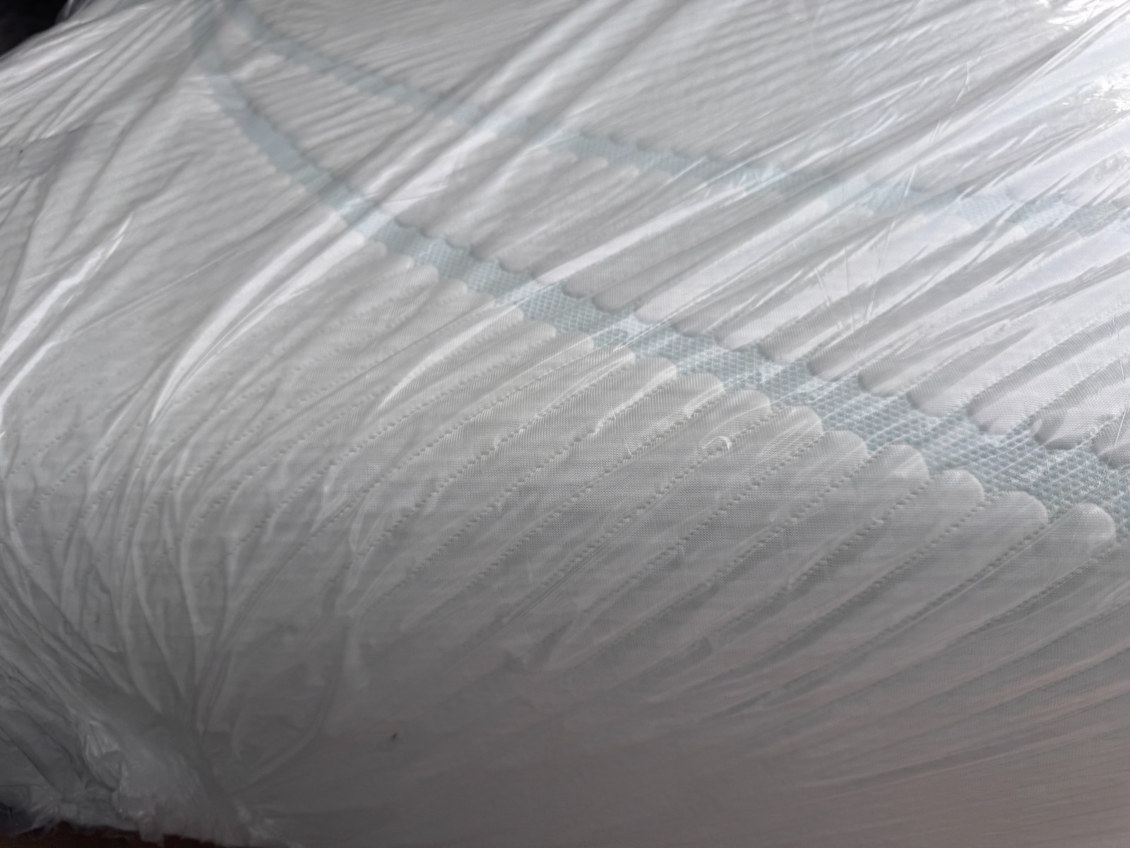 Tempur-pedic mattress Pro Adapt Medium Hybrid Twin ex-display.