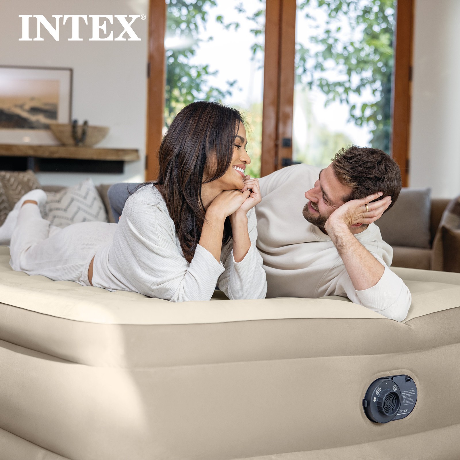 Intex 64427ED Dura-Beam Deluxe Ultra Plush Air Mattress w/Built-in Pump, Twin