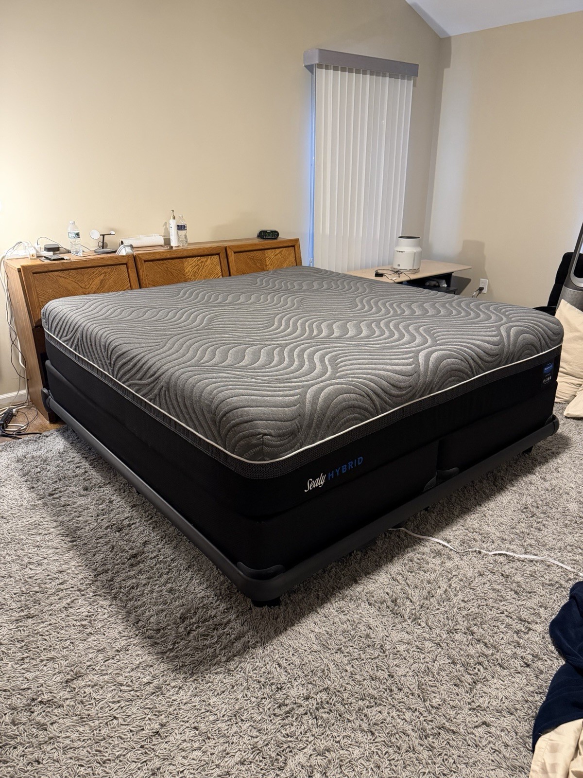 Sealy Posturepedic Hybrid King Mattress Medium Firmness w/ Cooling Tech